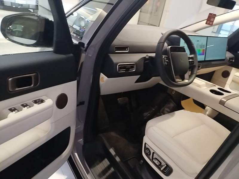 Used Li Auto MEGA 2025 Ultra Smart Refreshed Edition — 15