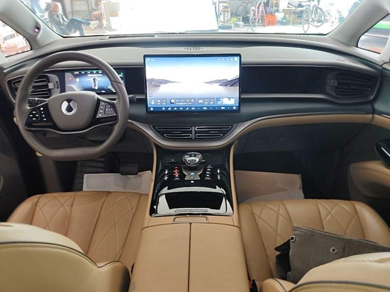 Used Denza D9 2022 EV 600 Four-Wheel Drive Prestige Model — 9