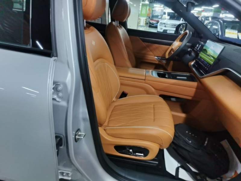 Used Dongfeng eπ eπ008 2025 210 Ultra Range-Extended Version 5 Seats — 24
