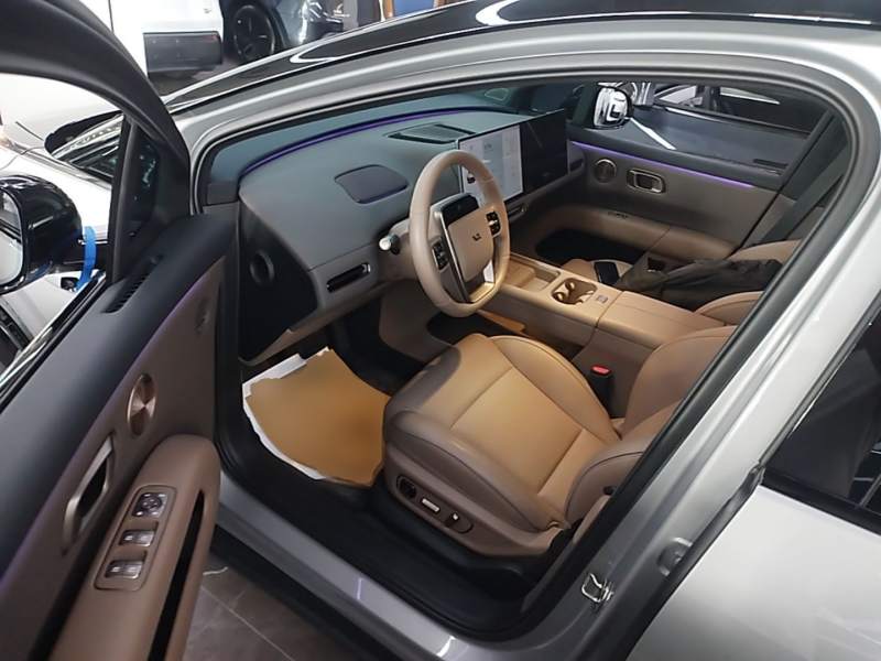 Used Li Auto i6 2025 Model Four-Wheel-Drive Standard Type — 15