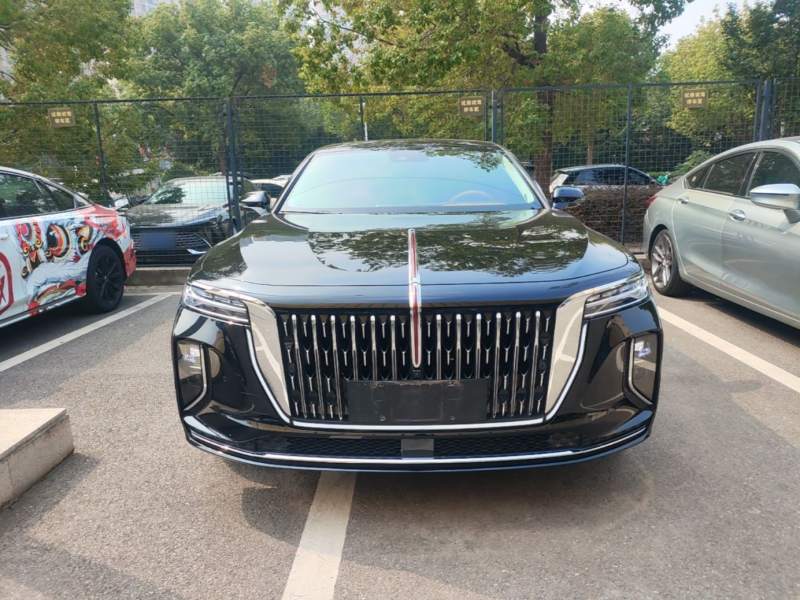 Used Hongqi H9 2025 Model Facelifted 2.0T Two-Wheel Drive Flag-Style Luxury Business Edition, 5 Seats – Chinese Trim Xiang — 2