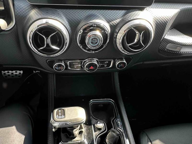 Used BAIC Off-Road BJ40 2024 2.0D Blade Hero Glory Edition — 38