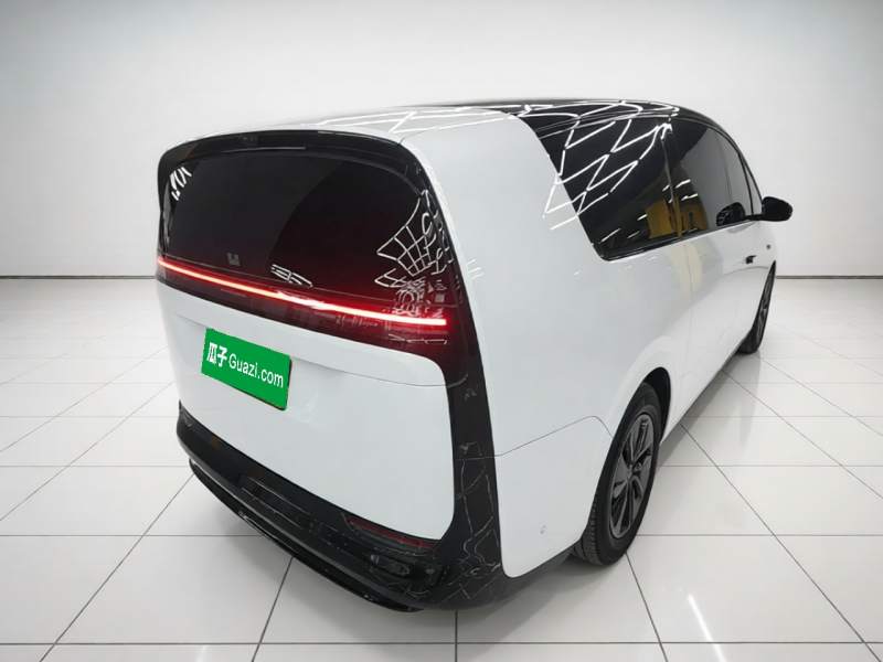 Used Li Auto MEGA 2025 Home Family Special Edition — 6