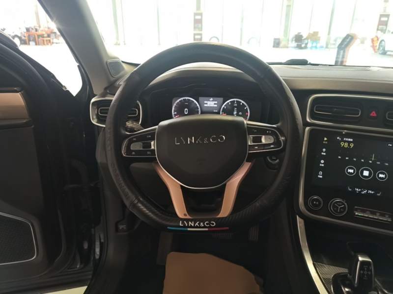 Used Lynk & Co 01 2017 2.0T Two-Wheel Drive Pro Edition — 10