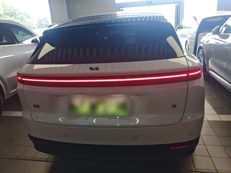 Used Li Auto i6 2025 Model Four-Wheel-Drive Standard Type — 5
