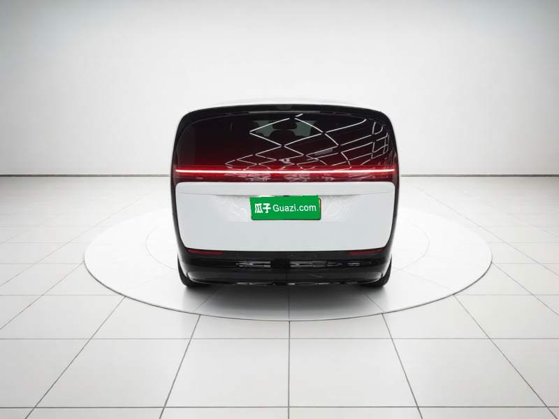Used Li Auto MEGA 2025 Home Family Special Edition — 5