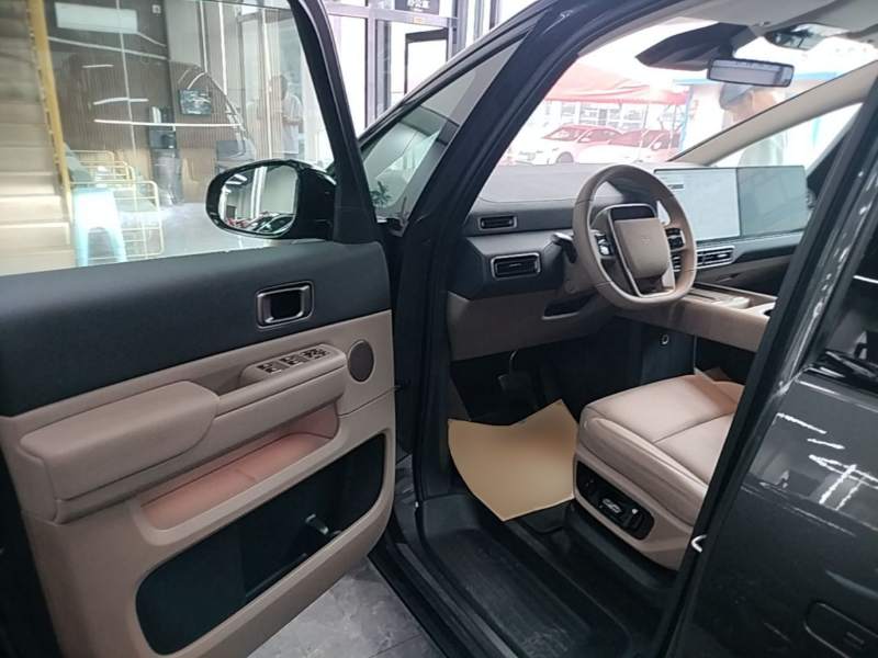 Used Li Auto MEGA 2025 Ultra Smart Refreshed Edition — 15