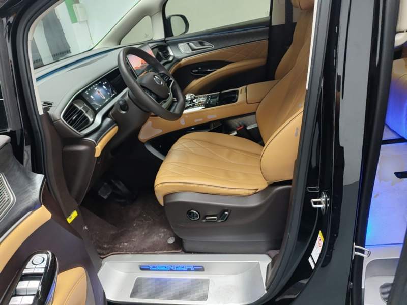 Used Denza D9 2024 DM-i 1050 Luxury Model — 14