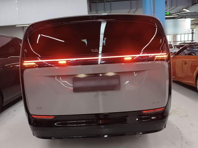 Used Li Auto MEGA 2025 Home Family Special Edition — 5