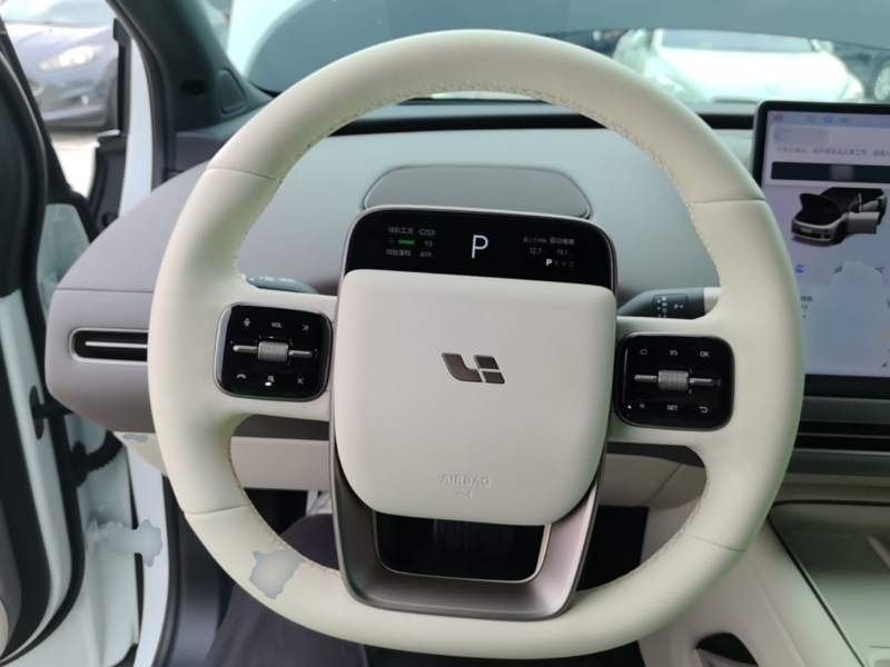 Used Li Auto i6 2025 Model Four-Wheel-Drive Standard Type — 10