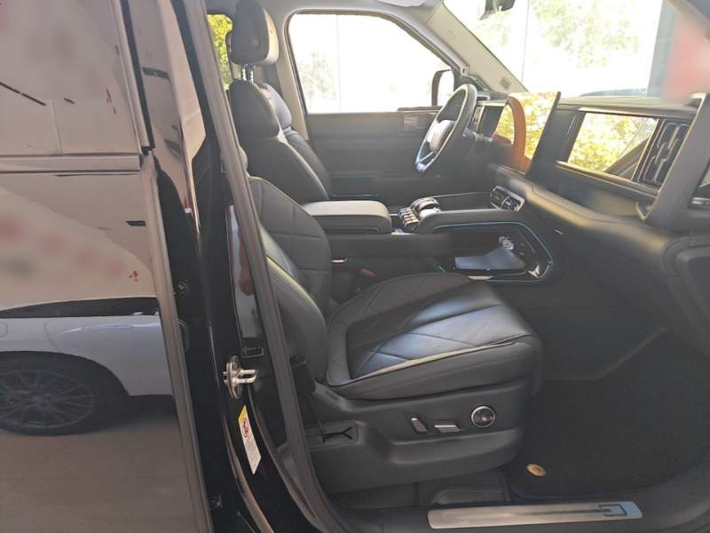 Used Formula Leopard 5 2023 Navigator Edition — 24