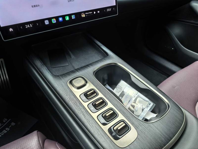 Used Xiaomi Auto SU7 2024 Four-Wheel Drive Ultra-Long Range Advanced Intelligent Driving Max Edition — 24