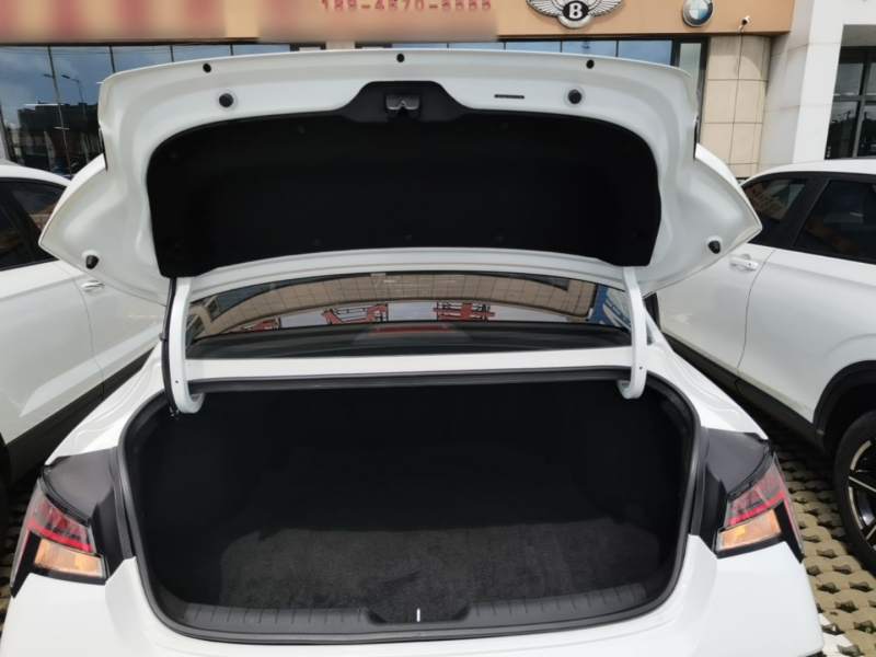 Used Hyundai Elantra 2023 1.5L CVT LUX Prestige Edition — 18