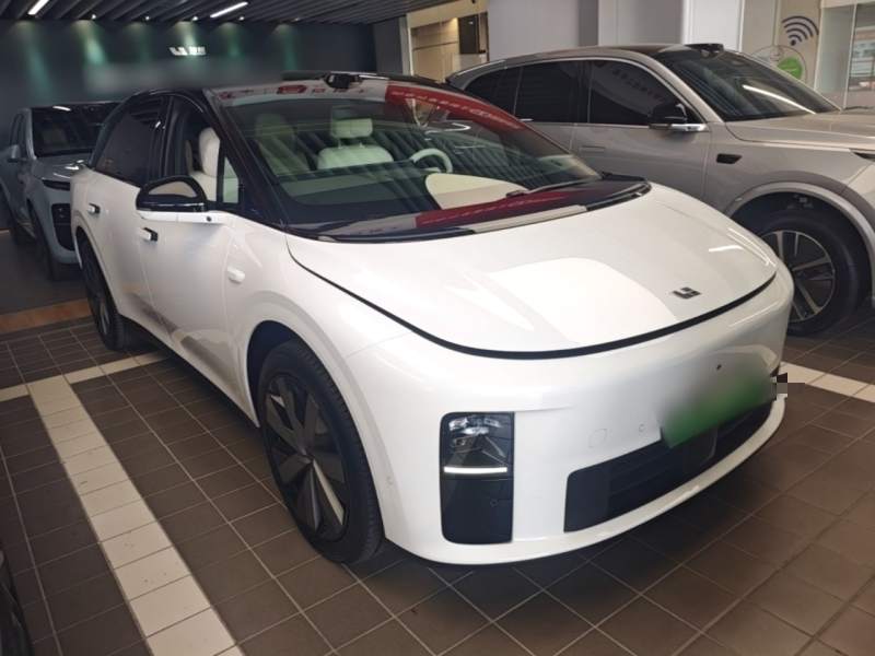 Used Li Auto i6 2025 Model Four-Wheel-Drive Standard Type — 3