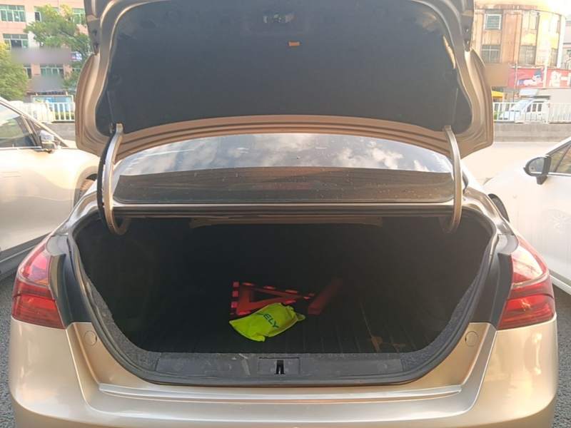 Used Geely Auto Emgrand 2019 Leading Edition 1.5L Manual Luxury Model China VI Standard — 18
