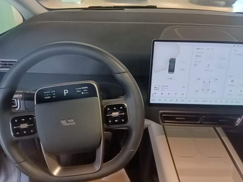 Used Li Auto MEGA 2025 Ultra Smart Refreshed Edition — 9