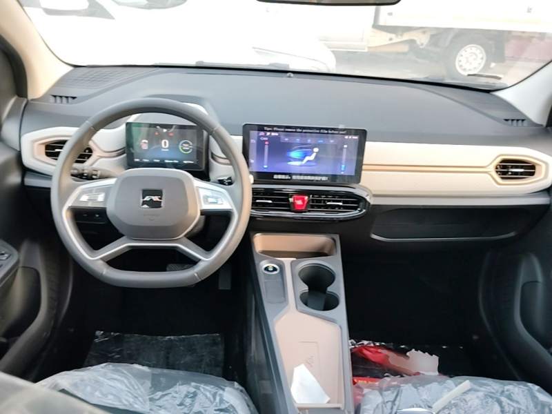 Used JAC Yiwei E10X 2024 Charming Edition 301km Lite — 9