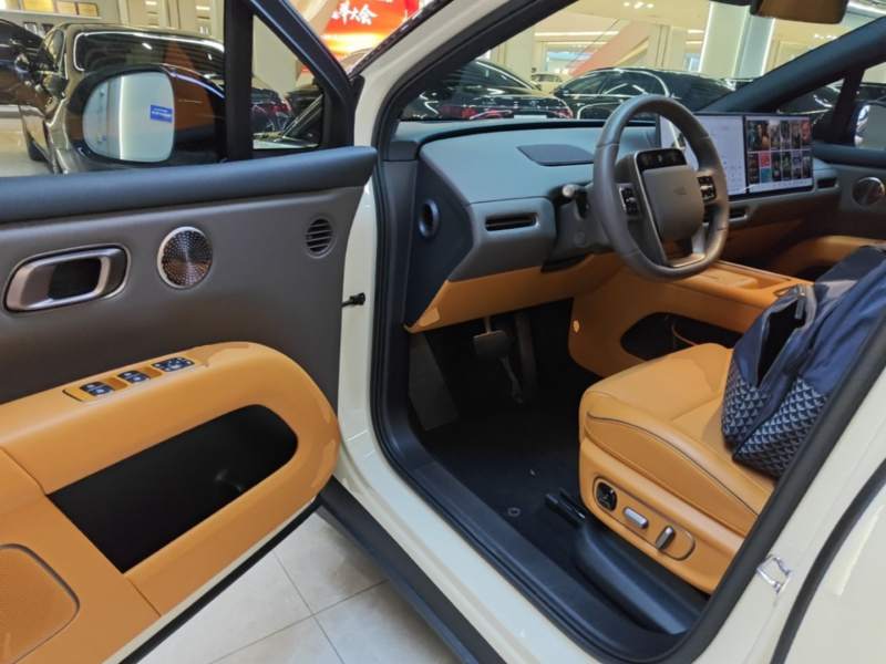 Used Li Auto i6 2025 Model Four-Wheel-Drive Standard Type — 15