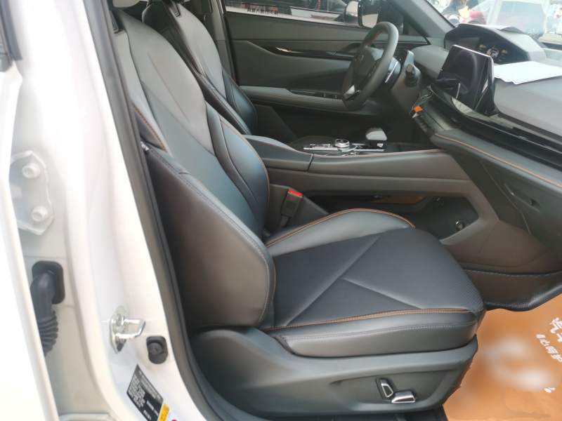 Used CHANGAN UNI-V 2022 1.5T Prestige Version — 24