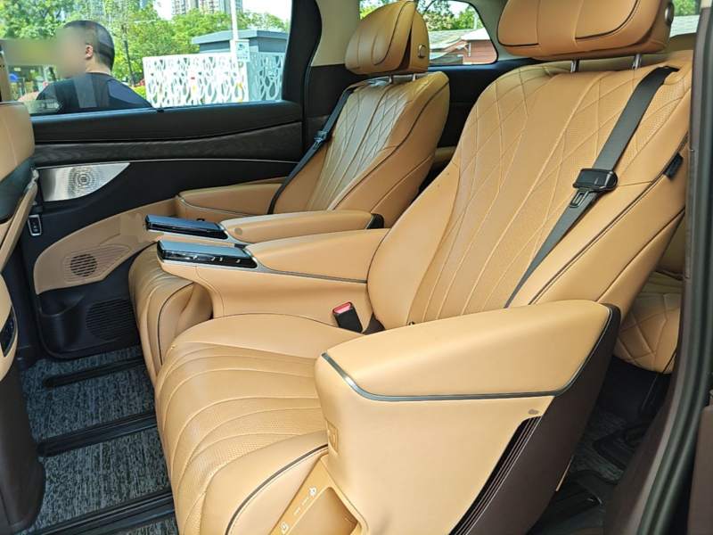 Used Denza D9 2024 EV 620 Premium Model — 16