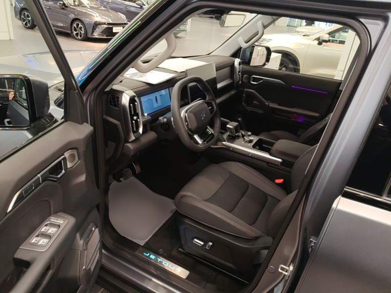 Used JETOUR Traveler 2023 2.0T All-Wheel-Drive CrossPRO — 17