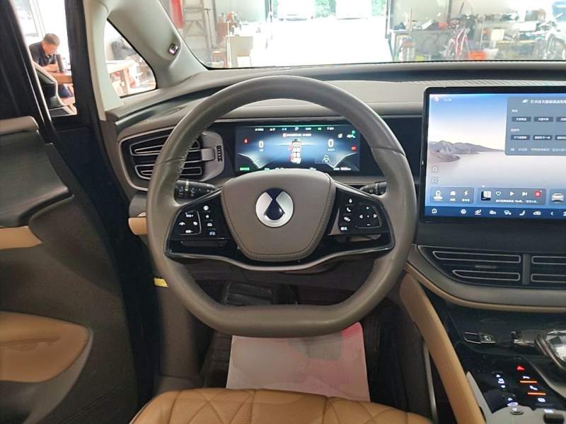 Used Denza D9 2022 EV 600 Four-Wheel Drive Prestige Model — 10