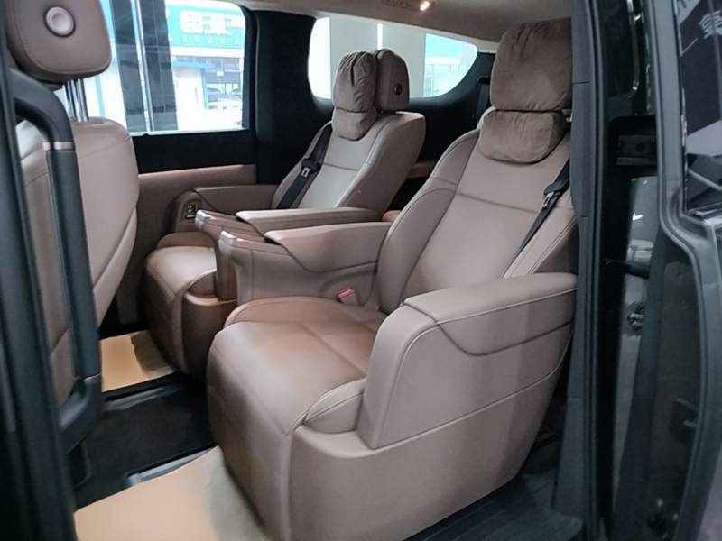Used Li Auto MEGA 2025 Ultra Smart Refreshed Edition — 16