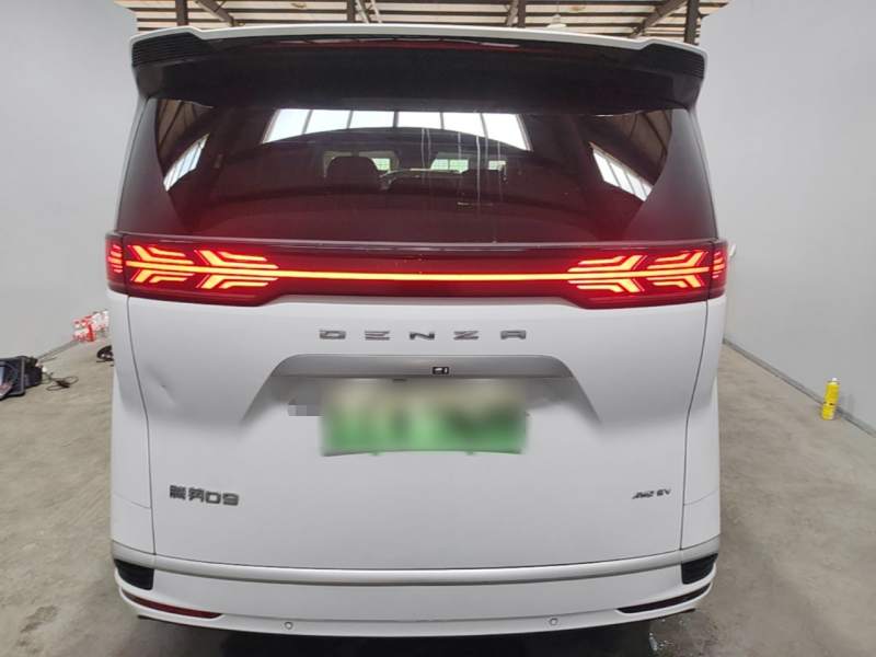 Used Denza D9 2022 EV 600 Four-Wheel Drive Prestige Model — 5