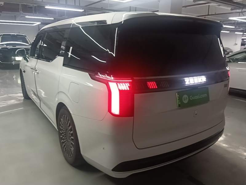 Used Zeekr 009 2024 7-Seater Aisle Version 108 kWh — 4