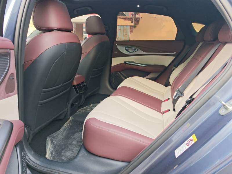 Used BYD Seal 2023 DM-i 1.5T 121km Prestige Model — 34