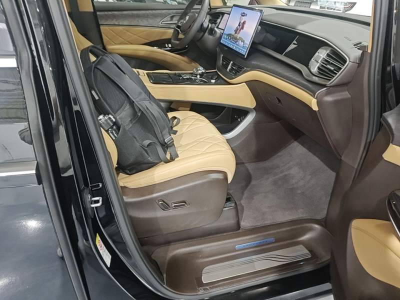 Used Denza D9 2025 Model DM-i Four-Wheel Drive Prestige Edition — 24