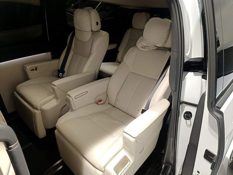 Used Li Auto MEGA 2025 Home Family Special Edition — 16