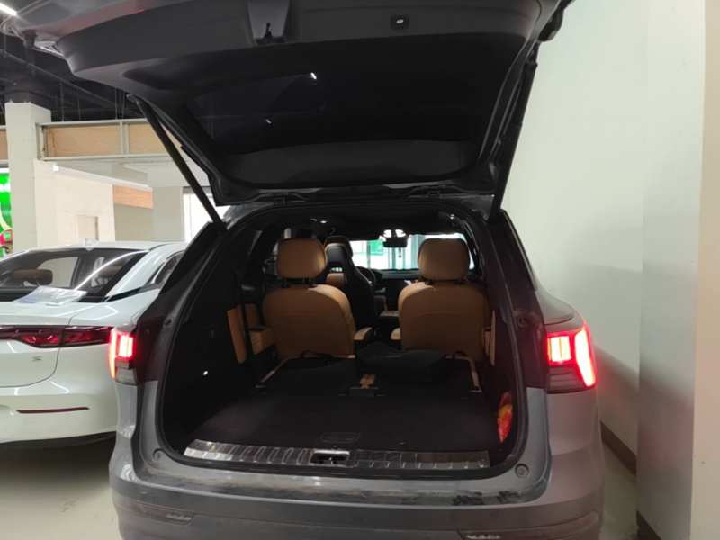Used Lynk & Co 09 EM-P 2021 2.0T PHEV Halo Six-Seater — 9