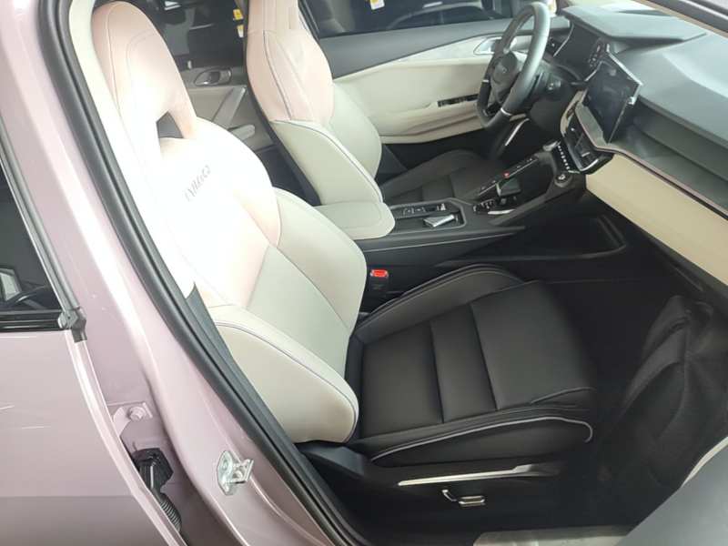 Used Lynk & Co 06 2021 1.5T Shero Pink Special Edition — 24