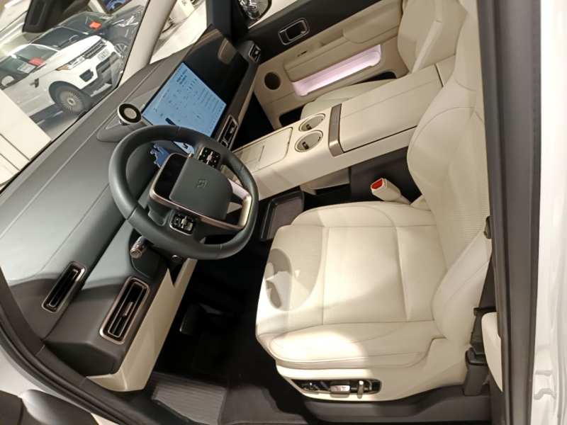 Used Li Auto MEGA 2025 Home Family Special Edition — 14