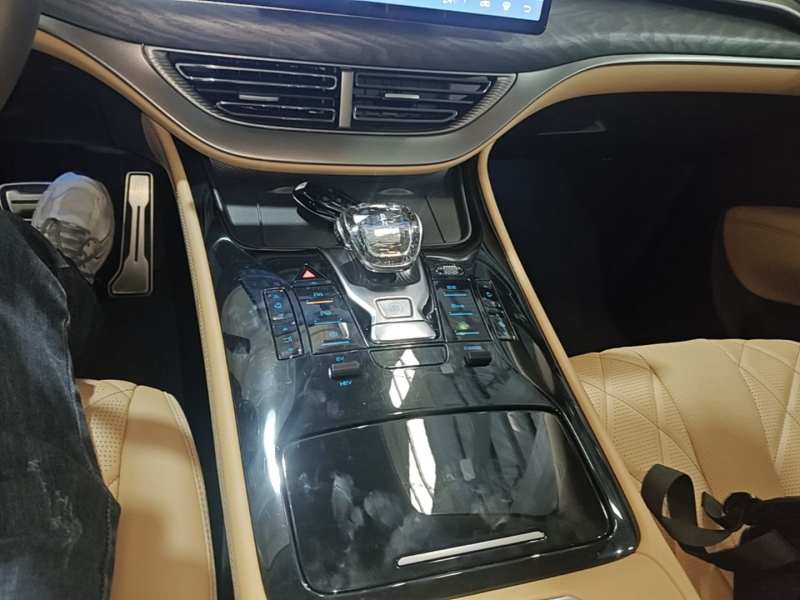 Used Denza D9 2025 Model DM-i Four-Wheel Drive Prestige Edition — 13
