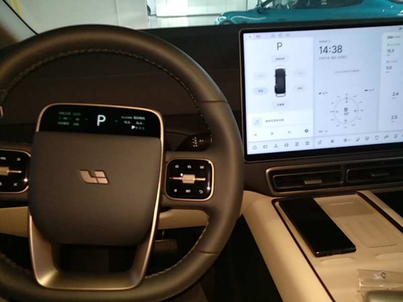 Used Li Auto MEGA 2025 Home Family Special Edition — 13
