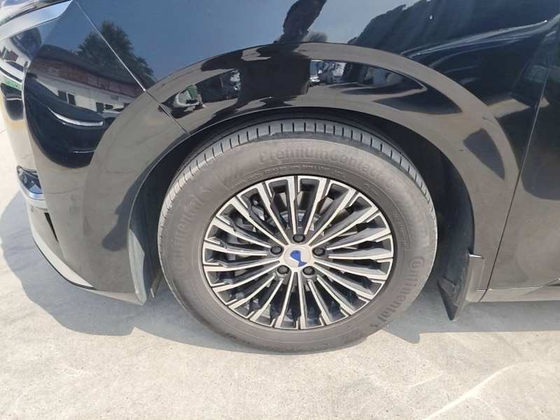 Used Denza D9 2024 EV 600 Four-Wheel Drive Prestige Model — 22