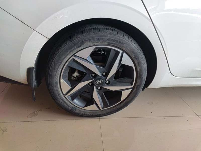 Used Hyundai Elantra 2022 1.5L CVT LUX Prestige Edition — 25