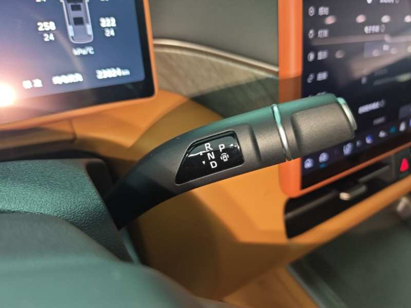 Used Wey Gaoshan 2025 Four-Wheel Drive Alpine 8 — 13