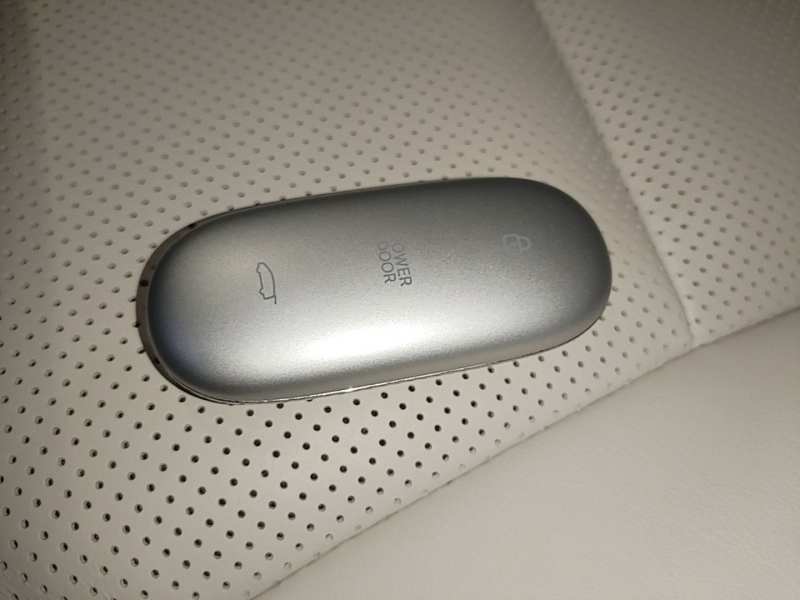 Used Li Auto MEGA 2025 Ultra Smart Refreshed Edition — 8
