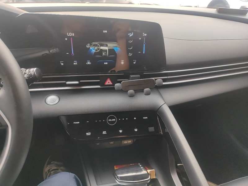 Used Hyundai Elantra 2022 1.5L CVT LUX Black Knight Limited Edition — 12