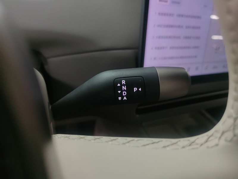Used Li Auto i6 2025 Model Four-Wheel-Drive Standard Type — 13