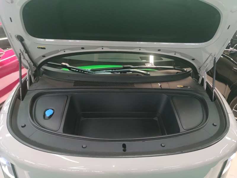 Used Li Auto i6 2025 Model Four-Wheel-Drive Standard Type — 19