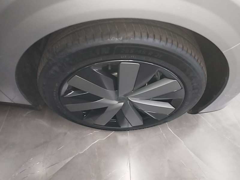Used Li Auto i6 2025 Model Four-Wheel-Drive Standard Type — 25