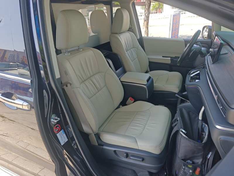Used Honda Odyssey 2022 2.0L eHEV Prestige Four-Seater Edition — 24