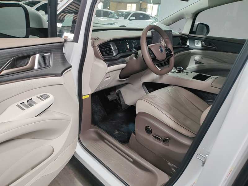 Used Denza D9 2022 EV 600 Four-Wheel Drive Prestige Model — 15