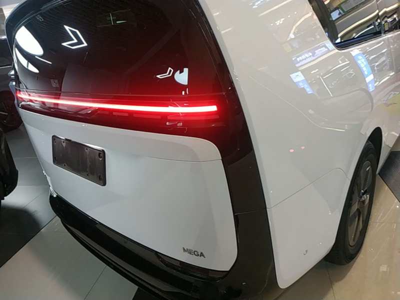 Used Li Auto MEGA 2025 Ultra Smart Refreshed Edition — 7