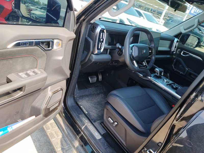 Used JETOUR Traveler 2023 2.0T All-Wheel-Drive CrossPRO — 15