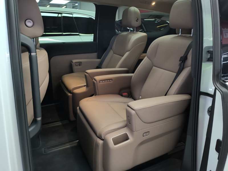 Used Li Auto MEGA 2025 Home Family Special Edition — 16
